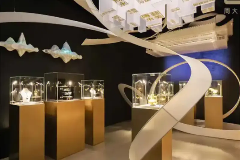 A Fusion of Cultural Artistry and Technological Innovation - The Transparent Display Cabinet